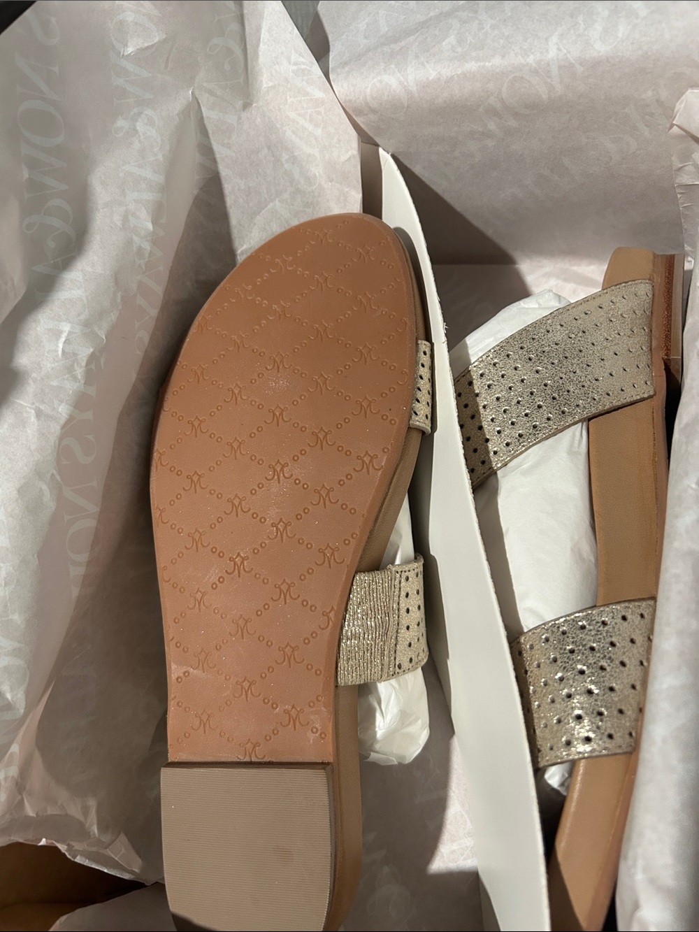 Brand New in Box Johnston & Murphy Jodi Perfed Gold Metallic Slide – Size 8.5 - Picture 8 of 8